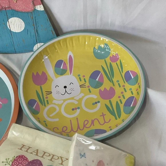 Easter Dinnerware Set & Decor,Platters, Napkins, Plastic Eggs 2 Wall Decorations - Picture 3 of 14
